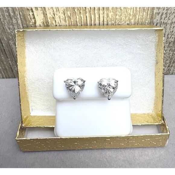 10ct. Heart Shaped Moissanite in PLATINUM filled 925 Silver - Picture 2 of 9